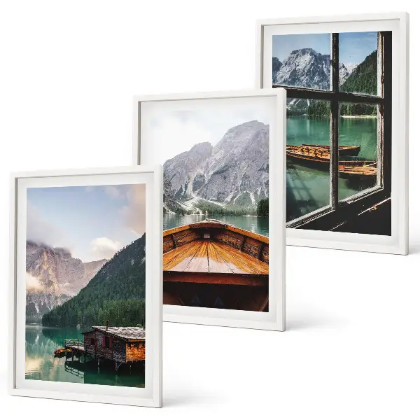 Ensemble de 3 tableaux pour salon représentant des gîtes au bord d'un lac de montagne
