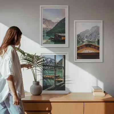 Ensemble de 3 tableaux pour salon représentant des gîtes au bord d'un lac de montagne