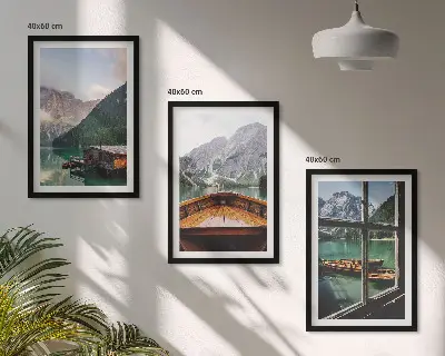 Ensemble de 3 tableaux pour salon représentant des gîtes au bord d'un lac de montagne