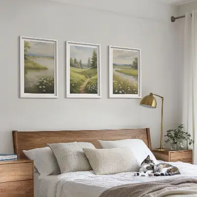 Cadre photo mural représentant un paysage printanier avec une prairie riveraine