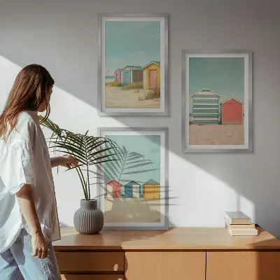 Lot de 3 tableaux pour salon représentant des maisons colorées à la plage sous un soleil radieux
