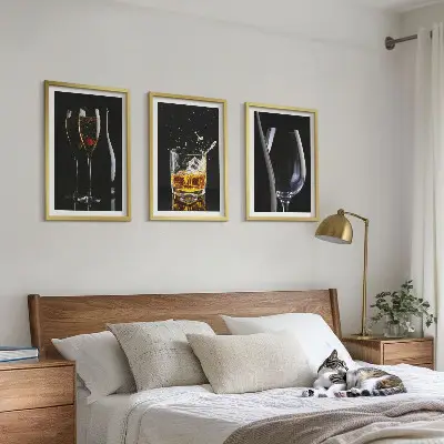 Lot de 3 tableaux pour salon représentant des verres de vin et de whisky sur fond noir