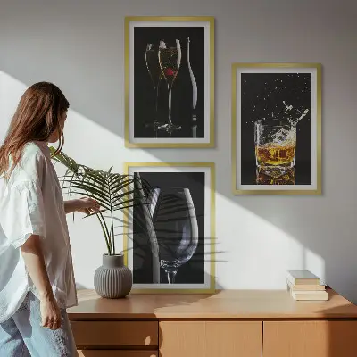 Lot de 3 tableaux pour salon représentant des verres de vin et de whisky sur fond noir