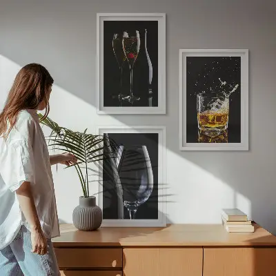 Lot de 3 tableaux pour salon représentant des verres de vin et de whisky sur fond noir