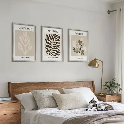 Cadre photo mural avec motifs végétaux dans les tons beige et brun