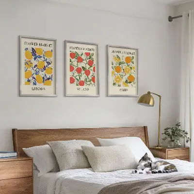 Cadre photo mural avec affiches de fleurs dans les villes