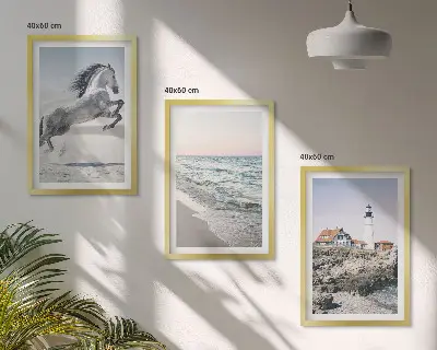 Cadre photo mural chevaux sur la plage avec un phare et des vagues