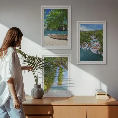 Cadre photo mural plage avec bateau, cascades et palmiers
