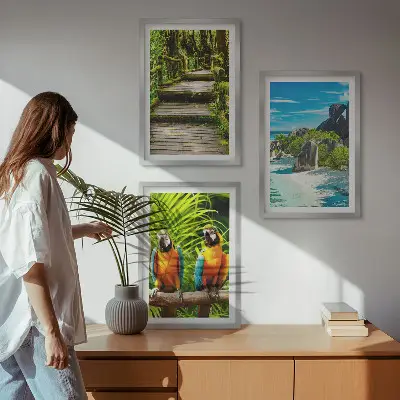 Cadre photo mural représentant une cascade de perroquets dans la forêt tropicale