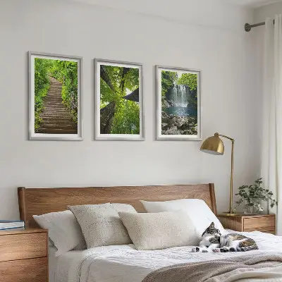 Lot de 3 tableaux pour salon motif sentier forestier avec cascade et végétation