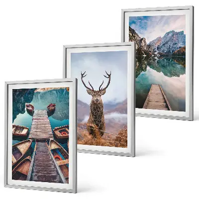 Cadre photo mural motif lac, bateaux et montagnes avec cerfs