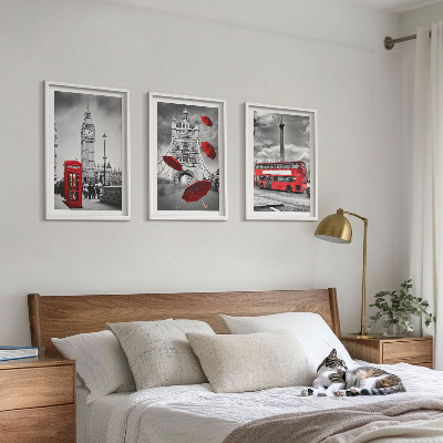 Cadre photo mural Cabine avec parapluie rouge et bus londonien