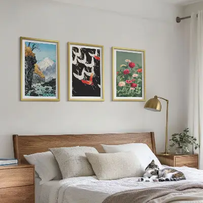 Cadre photo mural représentant des montagnes, une cascade, des oiseaux et des fleurs
