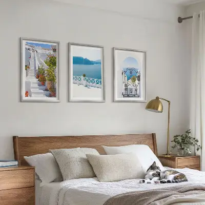 Lot de 3 tableaux pour salon motif escaliers blancs et porte vers la mer