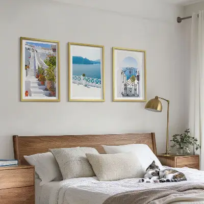 Lot de 3 tableaux pour salon motif escaliers blancs et porte vers la mer