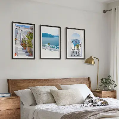 Lot de 3 tableaux pour salon motif escaliers blancs et porte vers la mer