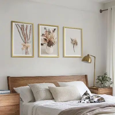 Cadre photo mural motif fleurs et branches minimalistes