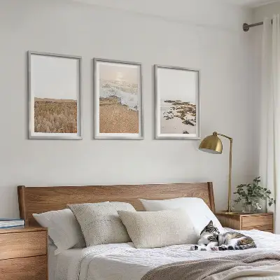 Cadre photo mural représentant une plage avec des vagues et des galets en été