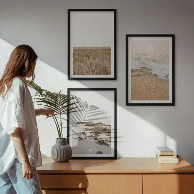Cadre photo mural représentant une plage avec des vagues et des galets en été