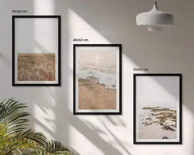 Cadre photo mural représentant une plage avec des vagues et des galets en été