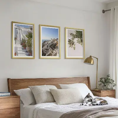 Cadre photo mural escaliers blancs avec vue sur Santorin