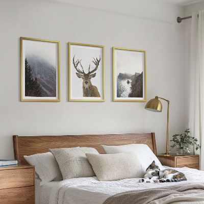 Cadre photo mural Paysage de montagne avec des cerfs