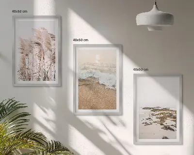 Cadre photo mural représentant une plage avec des herbes, des vagues et des pierres style bohème