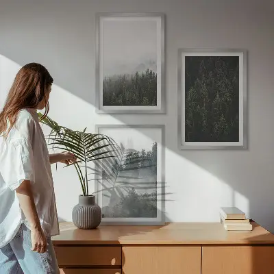 Cadre photo mural forêts vertes dans la brume au naturel
