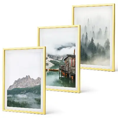 Cadre photo mural représentant des montagnes, un lac, un chalet et du brouillard