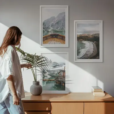 Cadre photo mural paysage de montagnes, lac, bateau et plage