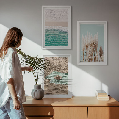 Cadre photo mural Chapeau en herbe sur les vagues de la plage