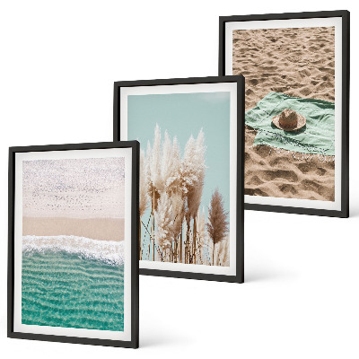 Cadre photo mural Chapeau en herbe sur les vagues de la plage