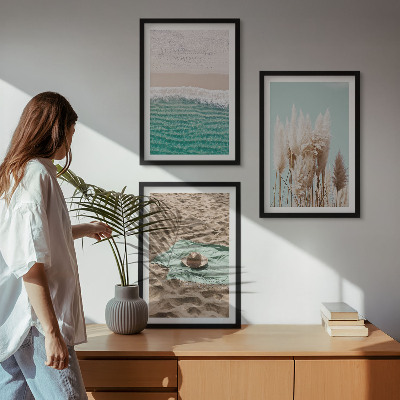 Cadre photo mural Chapeau en herbe sur les vagues de la plage