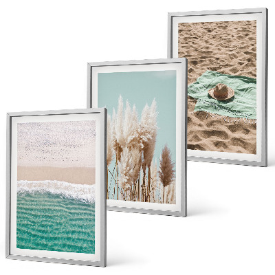 Cadre photo mural Chapeau en herbe sur les vagues de la plage