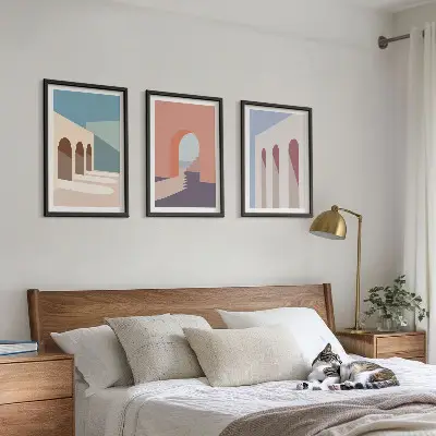 Cadre photo mural graphismes architecturaux aux tons pastel
