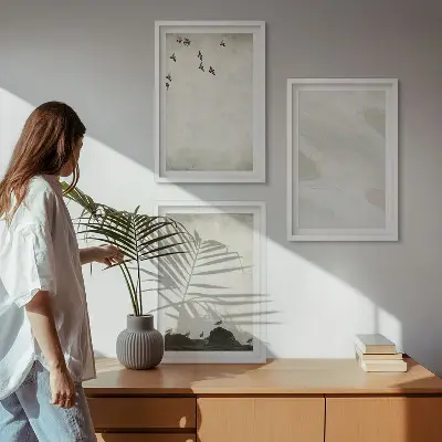 Cadre photo mural avec motifs d'oiseaux, de rochers et de coups de pinceau
