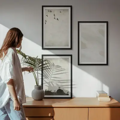 Cadre photo mural avec motifs d'oiseaux, de rochers et de coups de pinceau