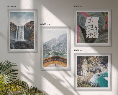 Mur de tableaux Voyage en montagne avec cascade et nature