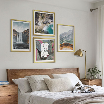 Mur de tableaux Voyage en montagne avec cascade et nature