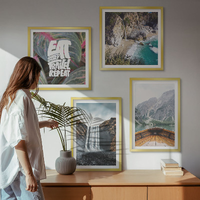 Mur de tableaux Voyage en montagne avec cascade et nature