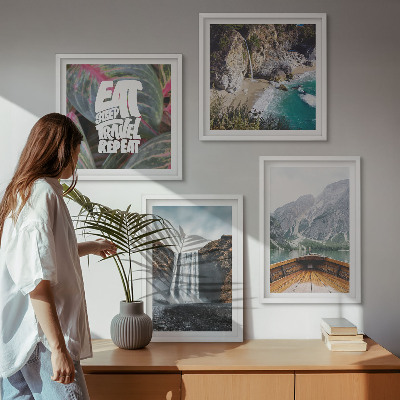 Mur de tableaux Voyage en montagne avec cascade et nature