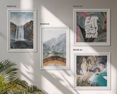 Mur de tableaux Voyage en montagne avec cascade et nature