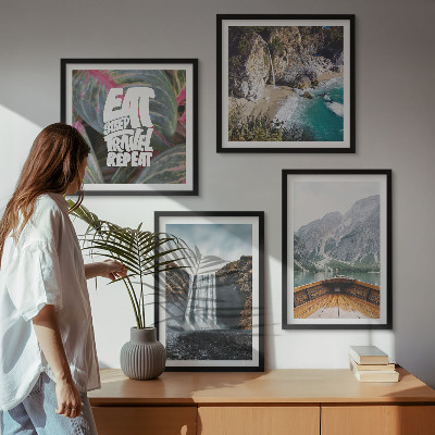 Mur de tableaux Voyage en montagne avec cascade et nature