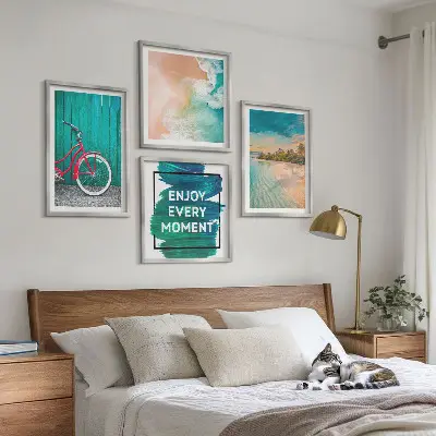 Mur de cadres inspiration vélos et bateaux
