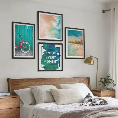 Mur de cadres inspiration vélos et bateaux
