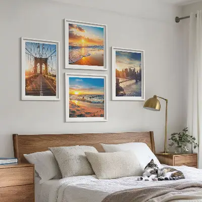 Mur de tableaux ponts au coucher du soleil dans une ville