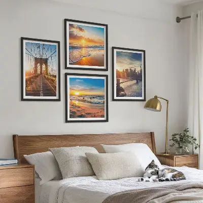 Mur de tableaux ponts au coucher du soleil dans une ville