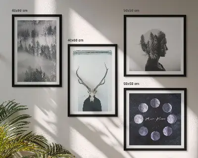 Ensemble de 4 tableaux représentant une femme, un crâne, la lune et une forêt dans le brouillard