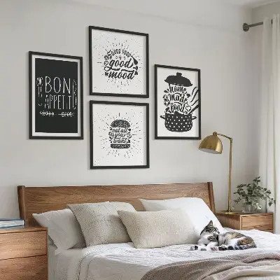 Mur de tableaux graphiques avec slogans culinaires et illustrations d'aliments