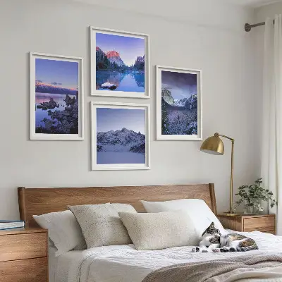 Mur de tableaux paysages de montagne avec coucher de soleil au bord de l'eau